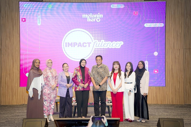 dr. Maria Fransisca, Dipl. Cidesco, Melihat Dunia dengan Ilmu, Menyentuh Perempuan dengan Empati